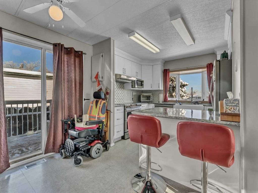 342 Cornell Crescent Sw, Medicine Hat, AB - Indoor