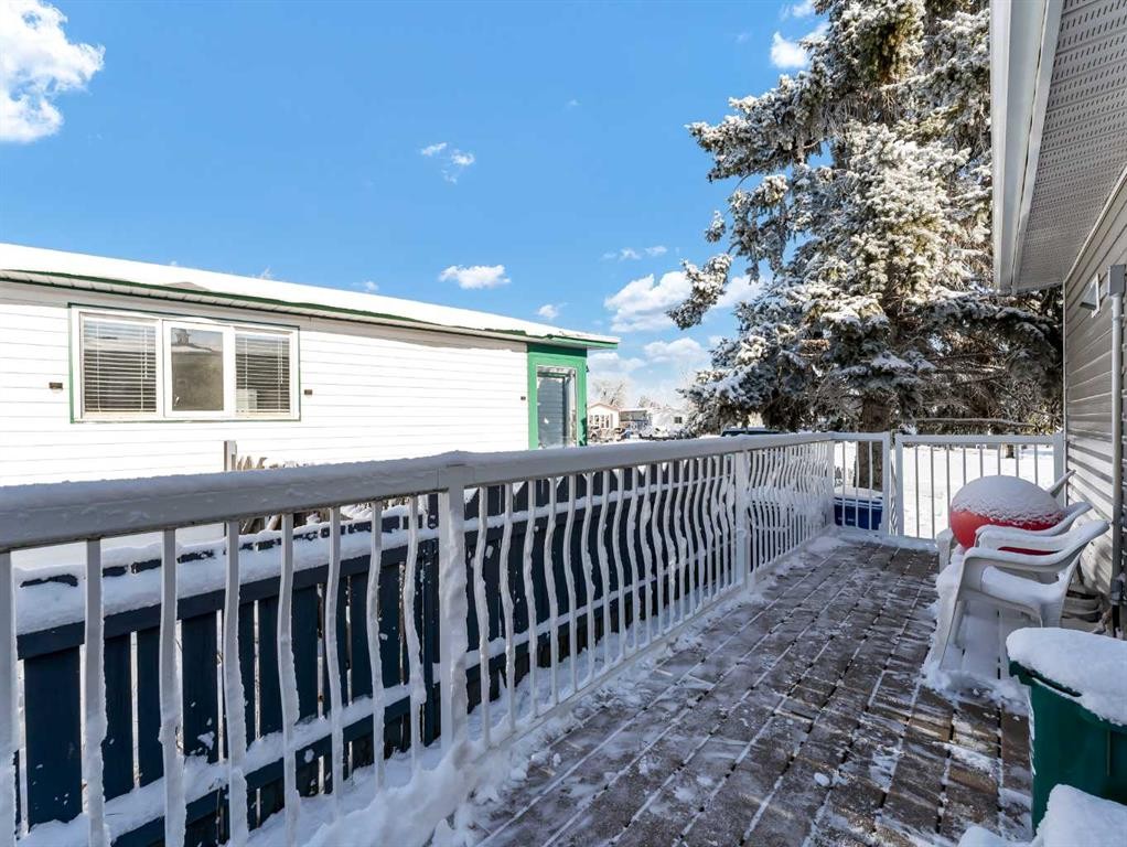 342 Cornell Crescent Sw, Medicine Hat, AB - Outdoor With Deck Patio Veranda