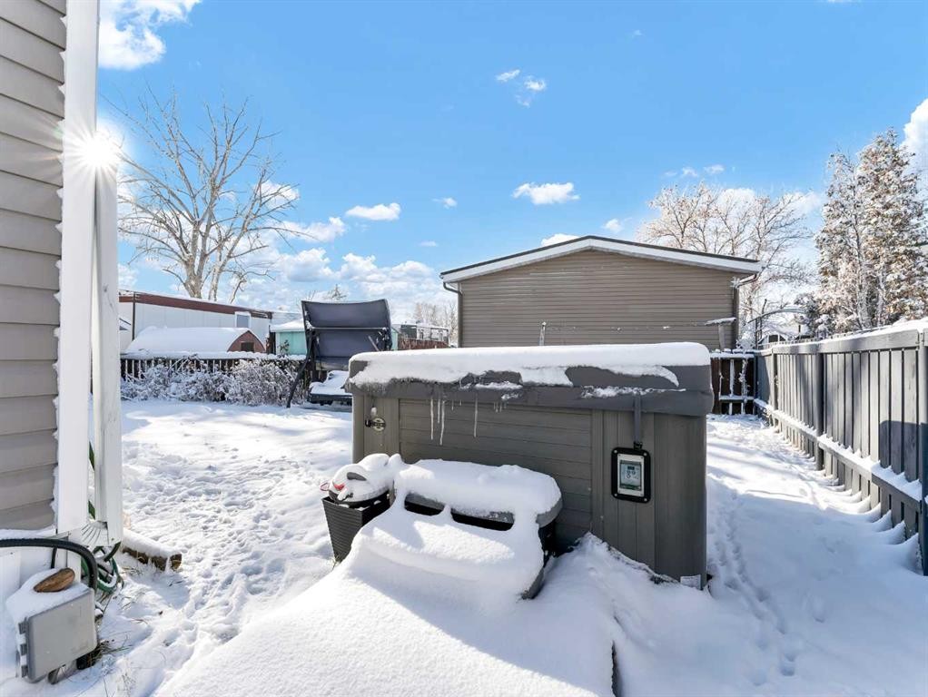 342 Cornell Crescent Sw, Medicine Hat, AB - Outdoor