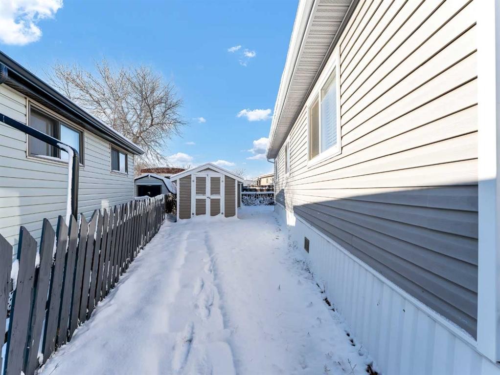 342 Cornell Crescent Sw, Medicine Hat, AB - Outdoor With Exterior