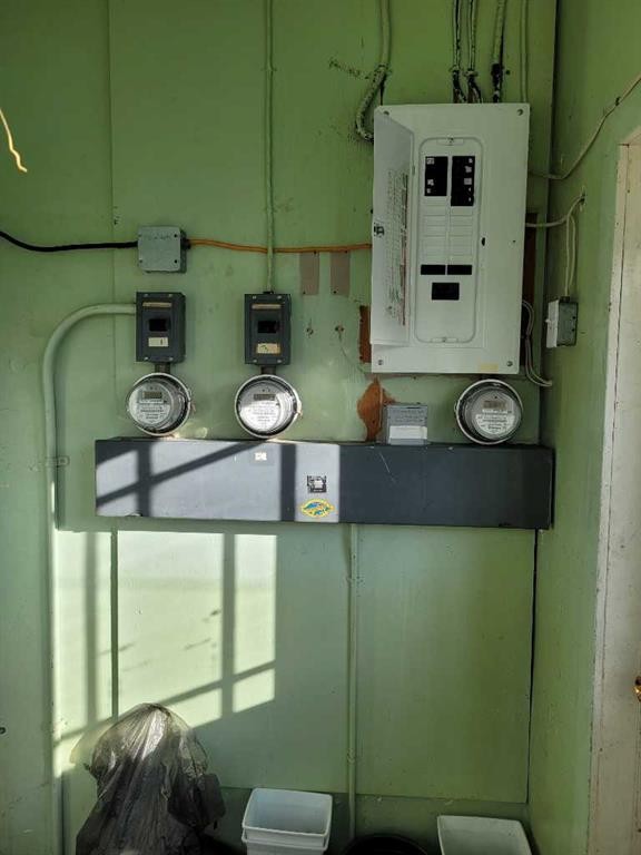 A-819A 5 Street Se, Medicine Hat, AB - Indoor Photo Showing Other Room