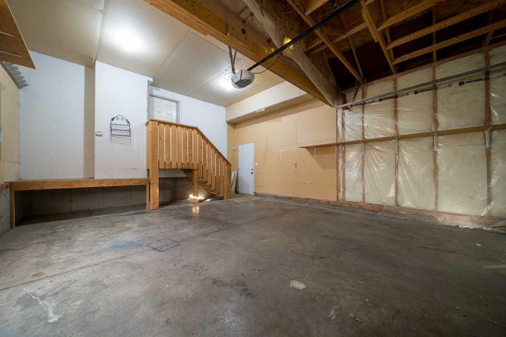 197 Vista Road, Medicine Hat, AB - Indoor Photo Showing Garage