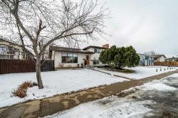 71 Rossland Road SE Medicine Hat, AB T1B 2M5