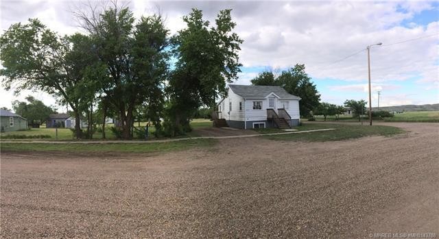 132 3 Avenue East, Empress, AB - Outdoor