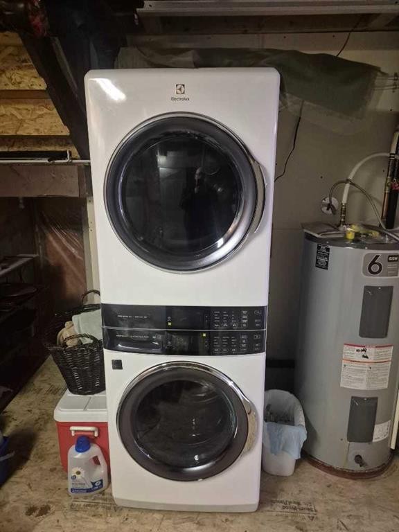 132 3 Avenue East, Empress, AB - Indoor Photo Showing Laundry Room