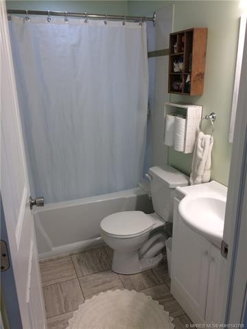 132 3 Avenue East, Empress, AB - Indoor Photo Showing Bathroom