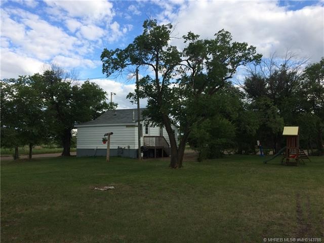 132 3 Avenue East, Empress, AB - Outdoor