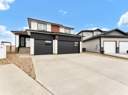 32 Somerside Way SE Medicine Hat, AB T1B 0M1