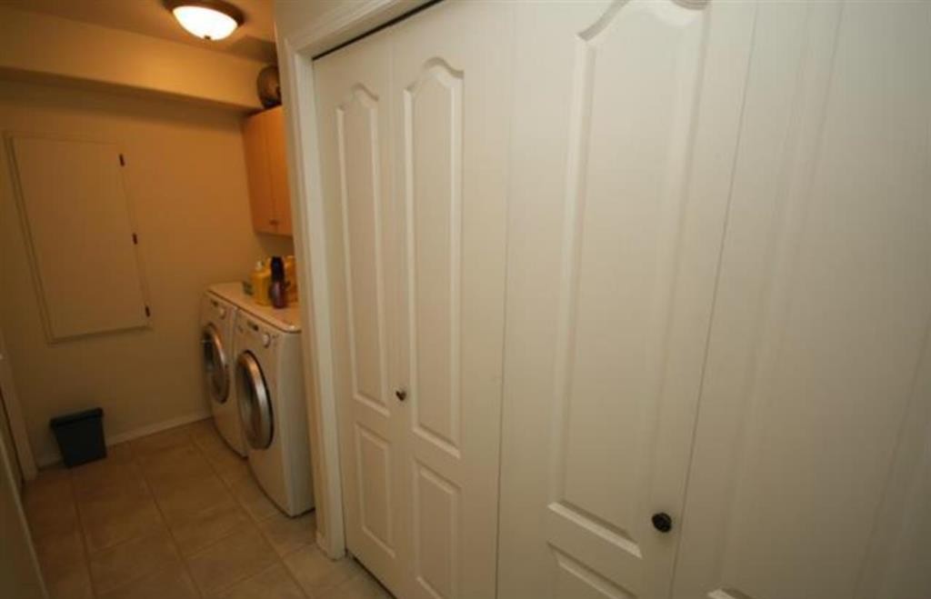437 Washington Way Se, Medicine Hat, AB - Indoor Photo Showing Laundry Room