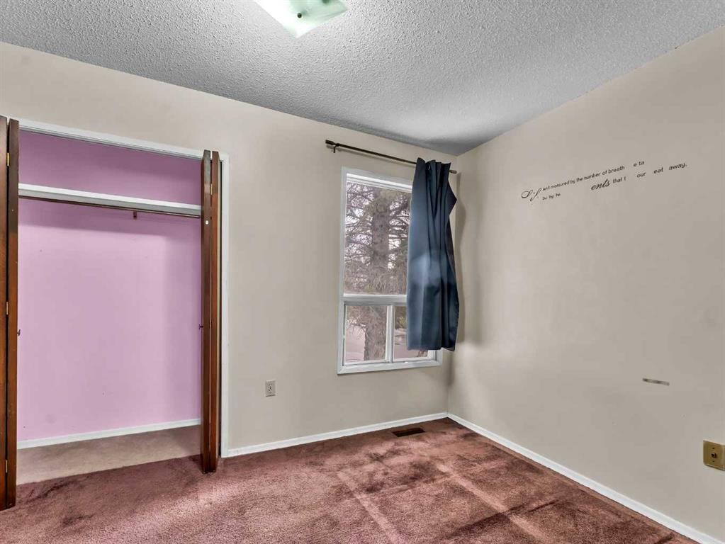 6 Simpson Crescent Se, Medicine Hat, AB - Indoor Photo Showing Other Room