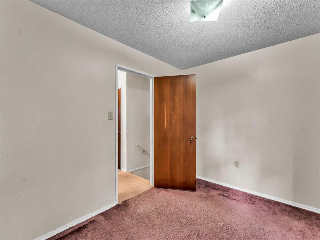 6 Simpson Crescent Se, Medicine Hat, AB - Indoor Photo Showing Other Room