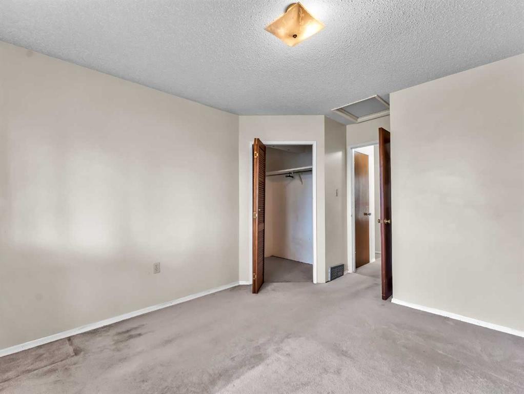 6 Simpson Crescent Se, Medicine Hat, AB - Indoor Photo Showing Other Room