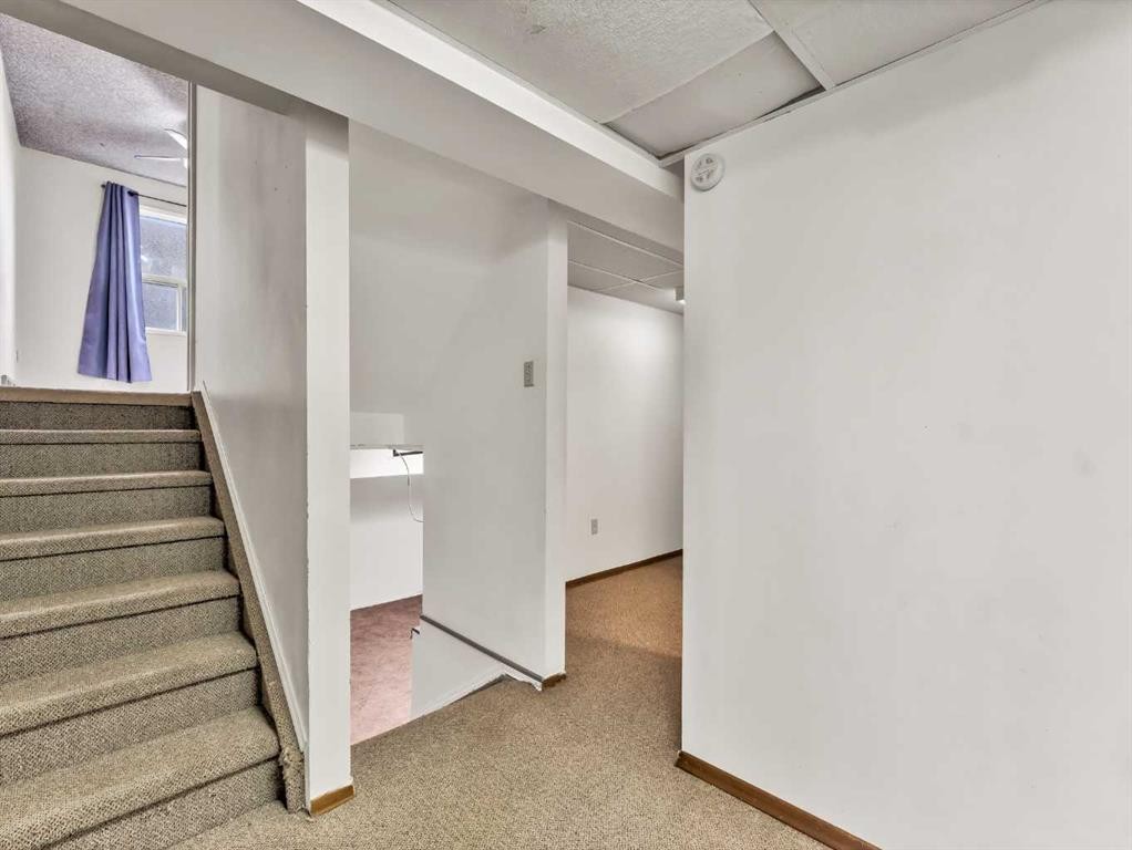 6 Simpson Crescent Se, Medicine Hat, AB - Indoor Photo Showing Other Room