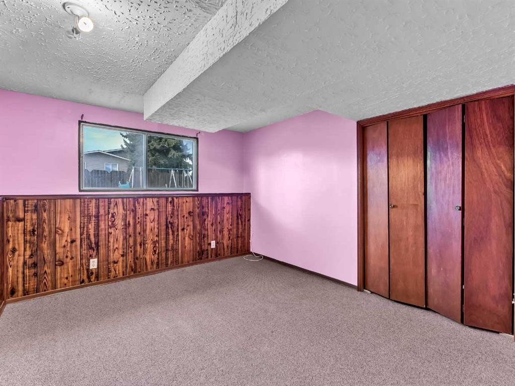 6 Simpson Crescent Se, Medicine Hat, AB - Indoor Photo Showing Other Room