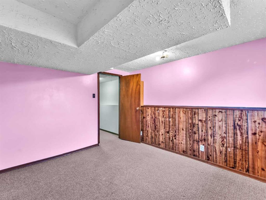 6 Simpson Crescent Se, Medicine Hat, AB - Indoor Photo Showing Other Room