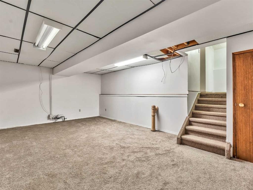 6 Simpson Crescent Se, Medicine Hat, AB - Indoor Photo Showing Other Room