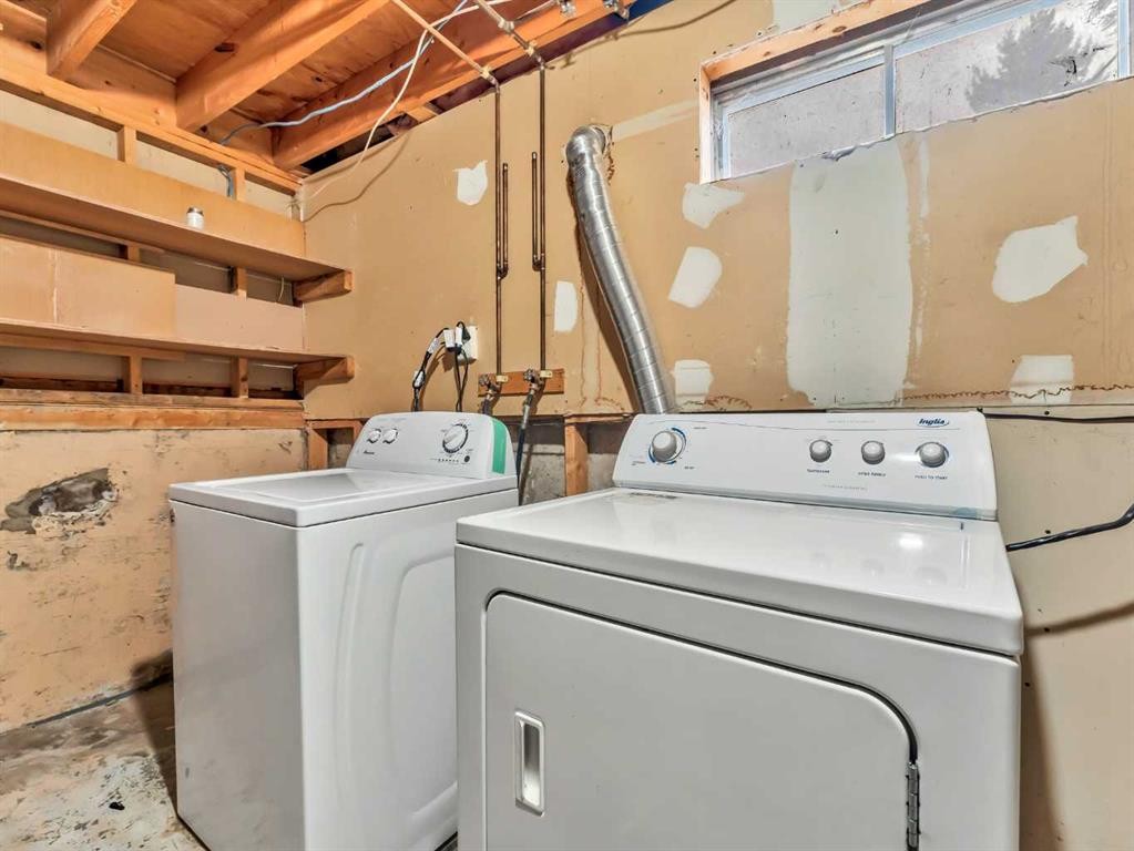 6 Simpson Crescent Se, Medicine Hat, AB - Indoor Photo Showing Laundry Room