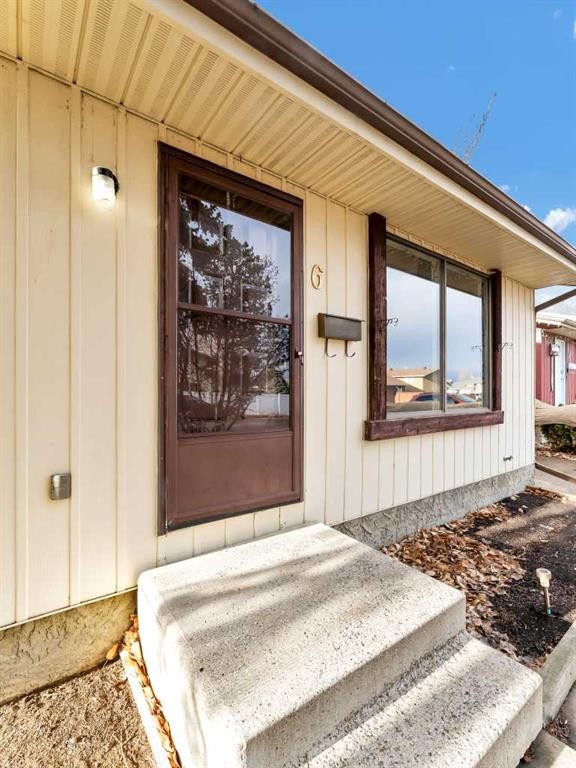 6 Simpson Crescent Se, Medicine Hat, AB - Outdoor With Exterior