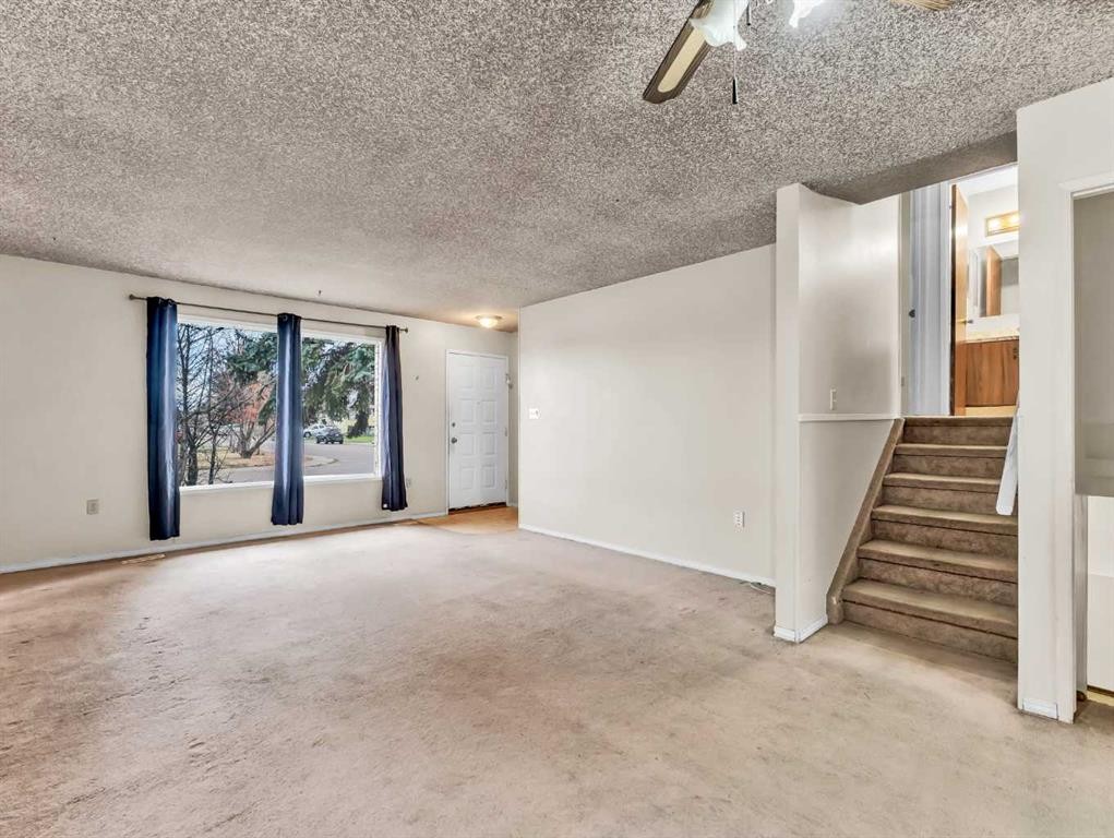 6 Simpson Crescent Se, Medicine Hat, AB - Indoor Photo Showing Other Room