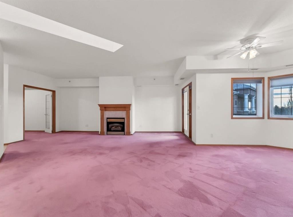 431-278 Park Meadows Drive Se, Medicine Hat, AB - Indoor With Fireplace