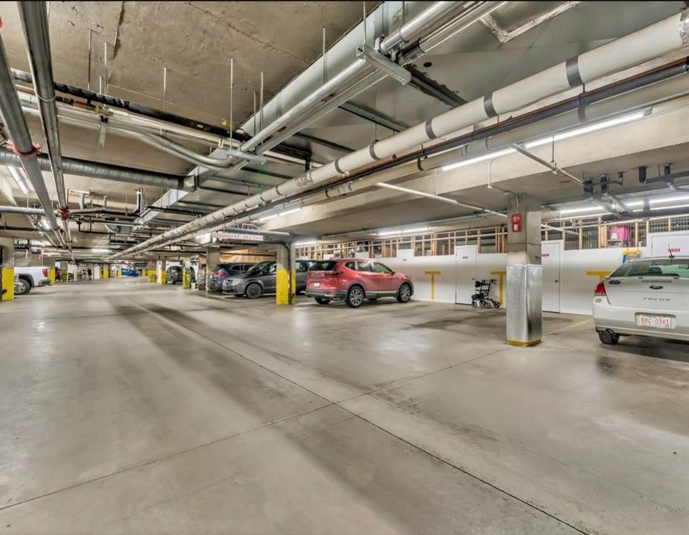 431-278 Park Meadows Drive Se, Medicine Hat, AB - Indoor Photo Showing Garage