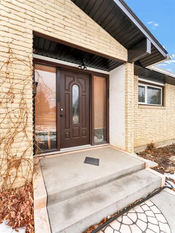 2210 Upland Drive Se, Medicine Hat, AB - Outdoor With Exterior