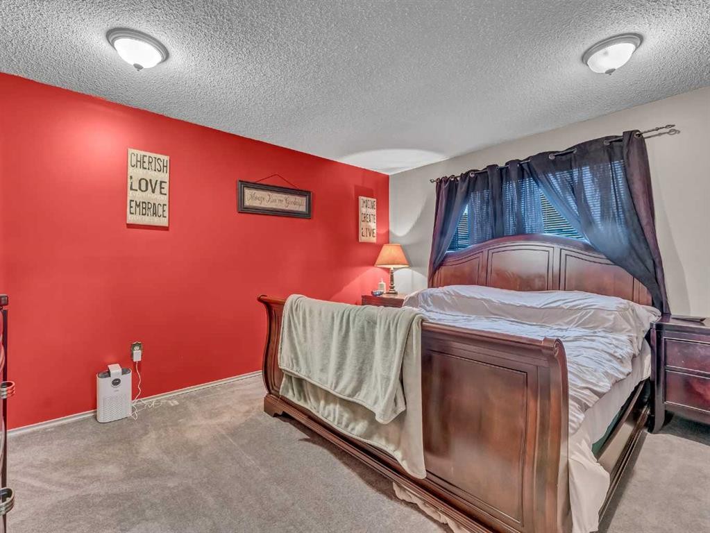 2210 Upland Drive Se, Medicine Hat, AB - Indoor Photo Showing Bedroom