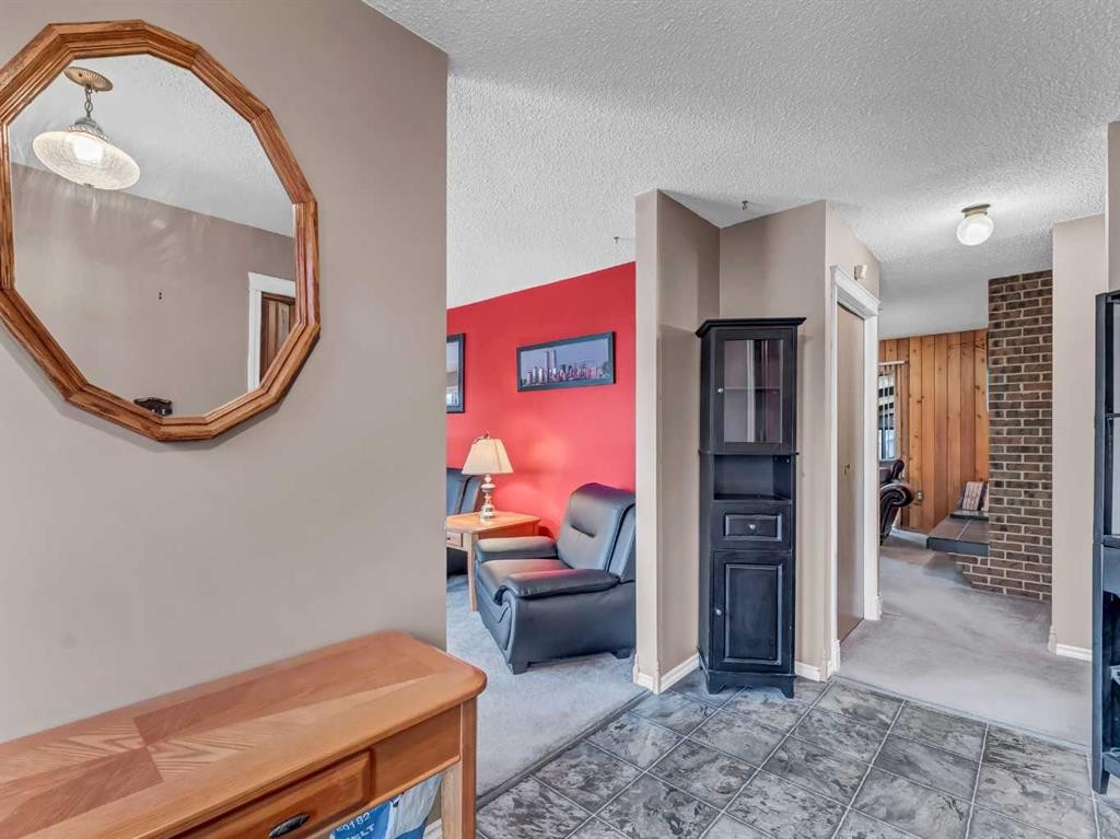 2210 Upland Drive Se, Medicine Hat, AB - Indoor Photo Showing Other Room