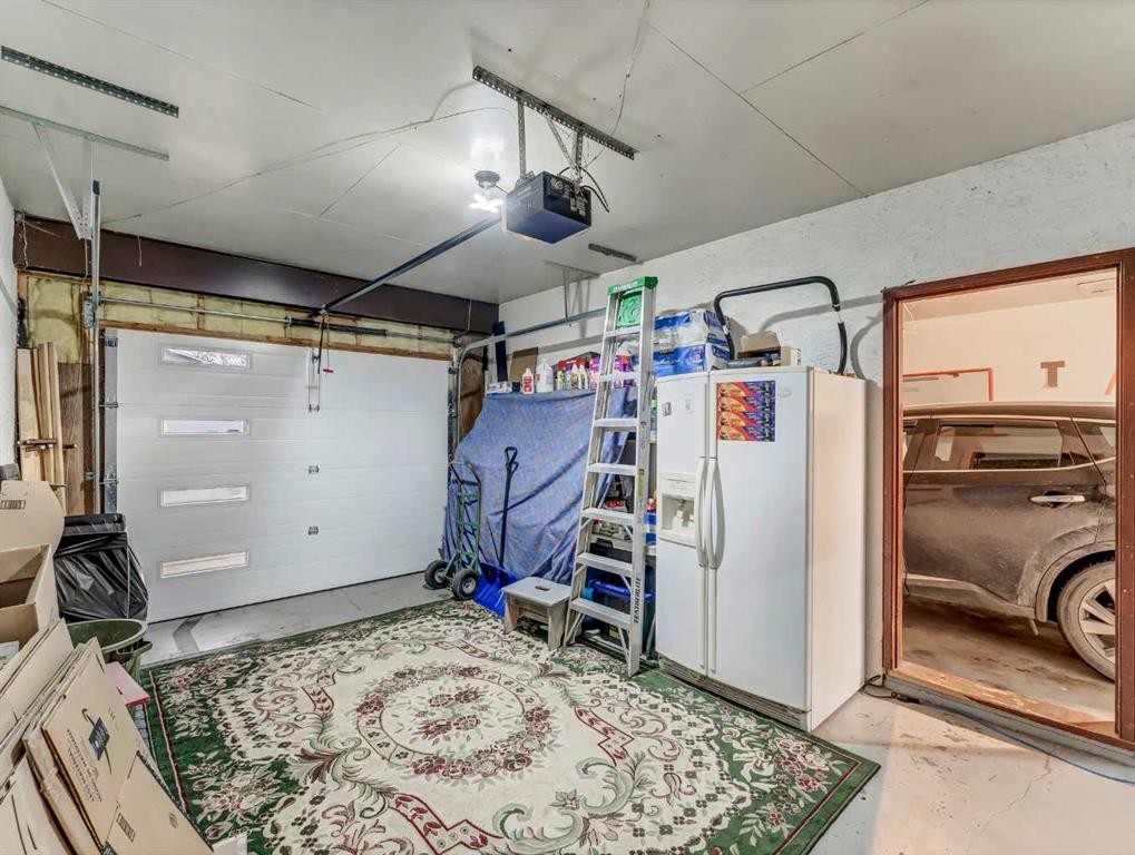 2210 Upland Drive Se, Medicine Hat, AB - Indoor Photo Showing Garage