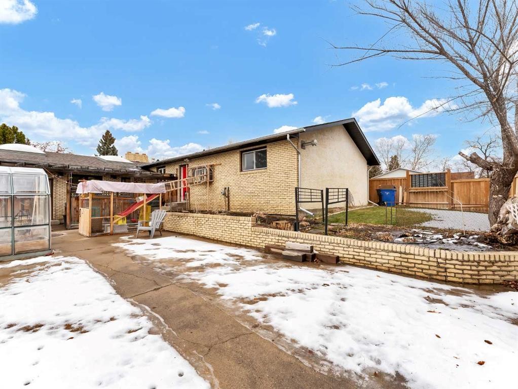 2210 Upland Drive Se, Medicine Hat, AB - Outdoor