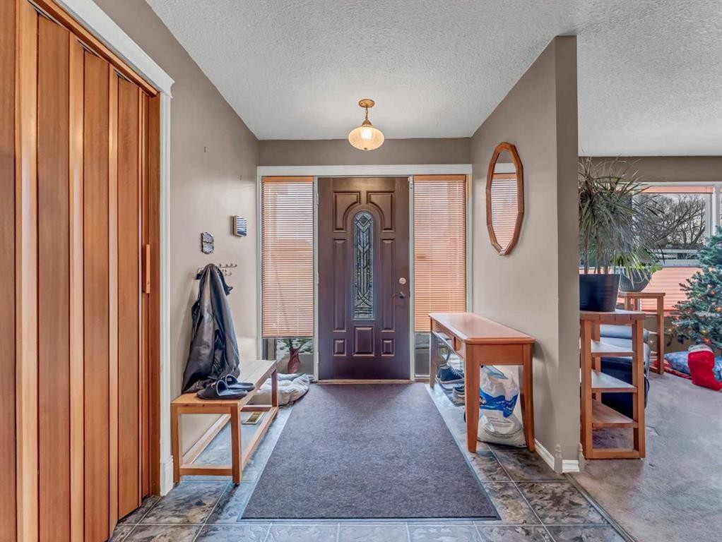 2210 Upland Drive Se, Medicine Hat, AB - Indoor Photo Showing Other Room