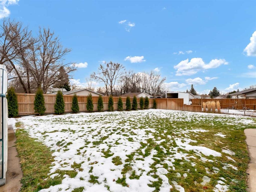 2210 Upland Drive Se, Medicine Hat, AB - Outdoor