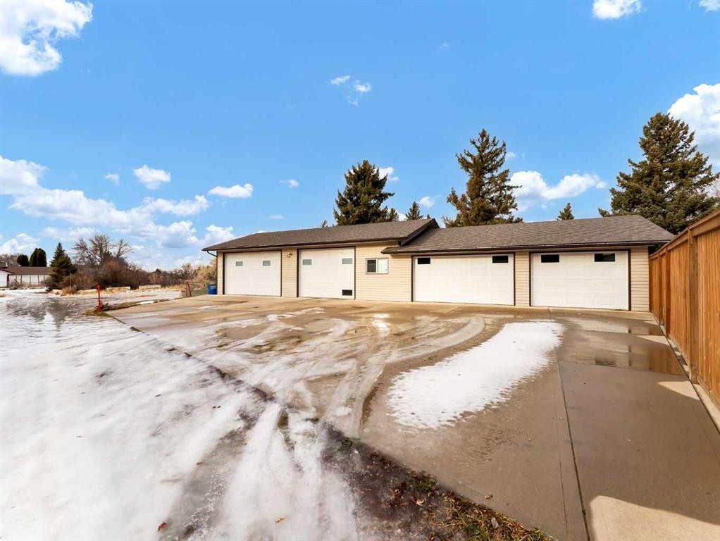 2210 Upland Drive Se, Medicine Hat, AB - Outdoor