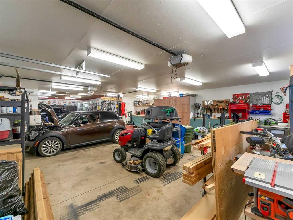 2210 Upland Drive Se, Medicine Hat, AB - Indoor Photo Showing Garage