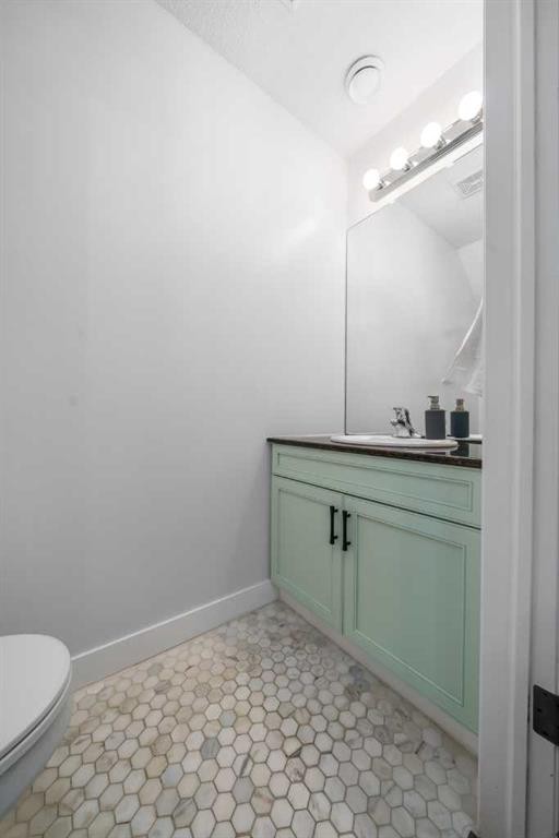 48 Somerset Lane Se, Medicine Hat, AB - Indoor Photo Showing Bathroom