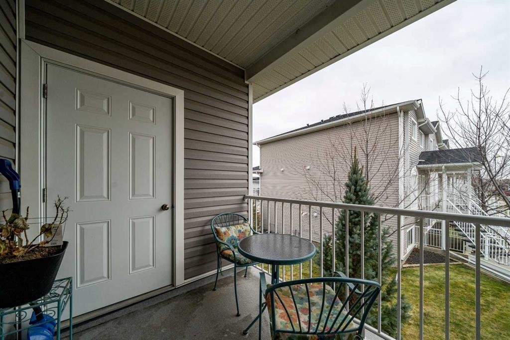 48 Somerset Lane Se, Medicine Hat, AB - Outdoor With Exterior