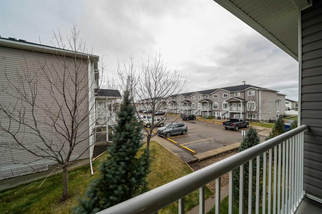 48 Somerset Lane Se, Medicine Hat, AB - Outdoor With Balcony