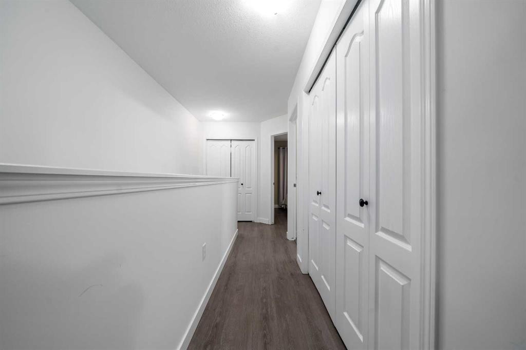 48 Somerset Lane Se, Medicine Hat, AB - Indoor Photo Showing Other Room