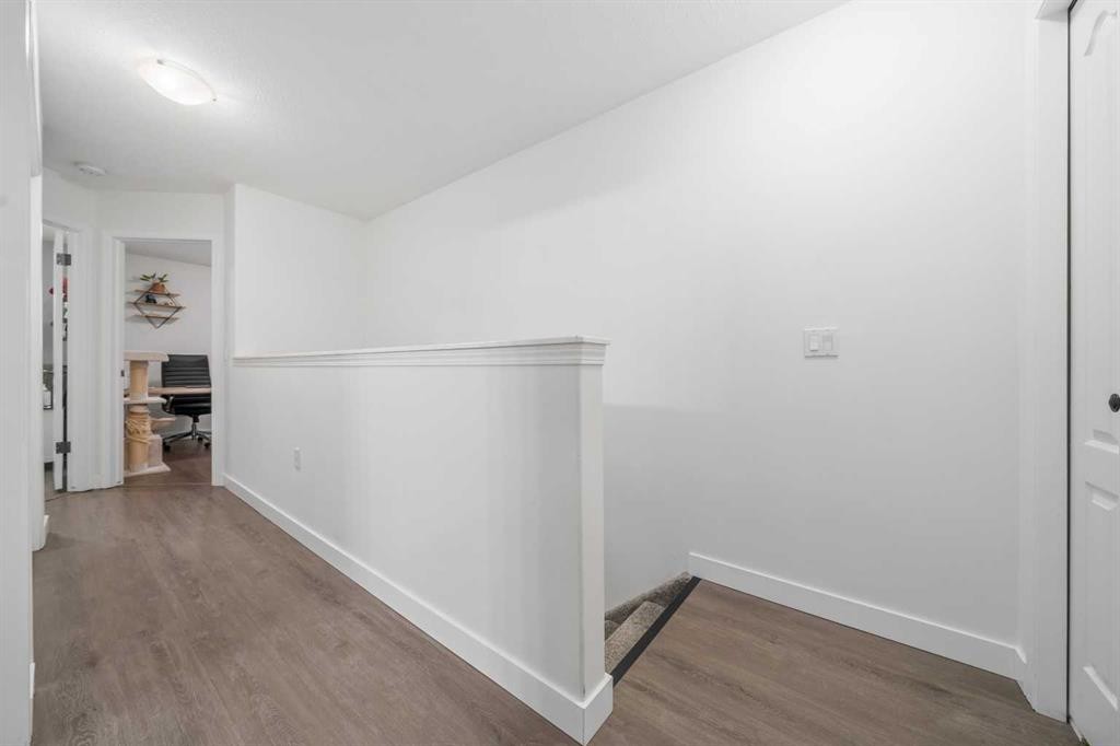 48 Somerset Lane Se, Medicine Hat, AB - Indoor Photo Showing Other Room