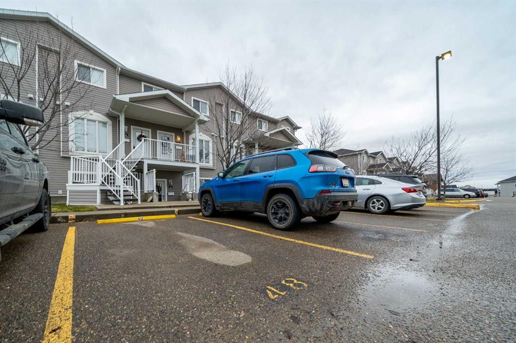 48 Somerset Lane Se, Medicine Hat, AB - Outdoor