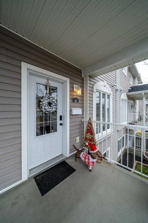 48 Somerset Lane Se, Medicine Hat, AB - Outdoor With Exterior