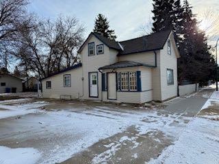 519B Allowance Avenue Se, Medicine Hat, AB - Outdoor