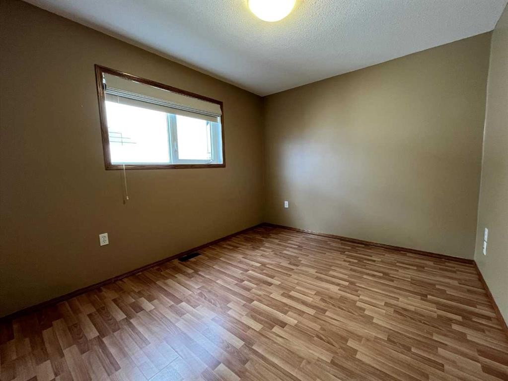 260 Sierra Drive Sw, Medicine Hat, AB - Indoor Photo Showing Other Room