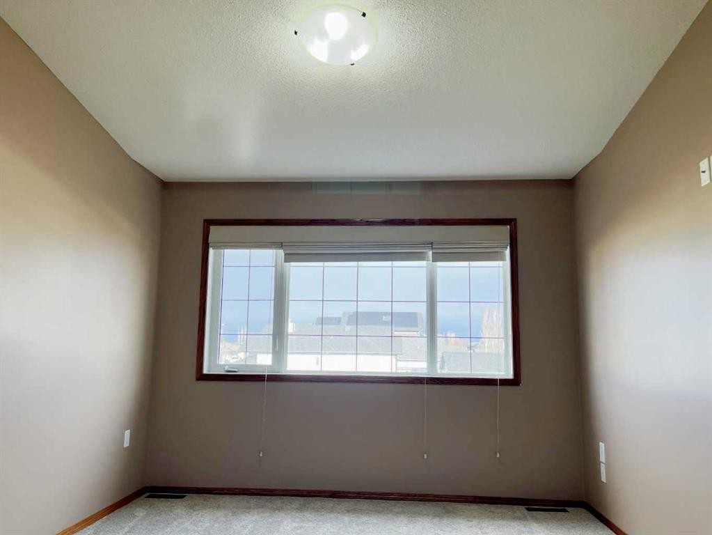 260 Sierra Drive Sw, Medicine Hat, AB - Indoor Photo Showing Other Room