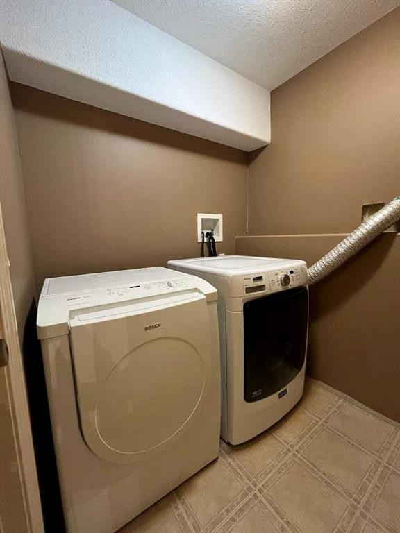 260 Sierra Drive Sw, Medicine Hat, AB - Indoor Photo Showing Laundry Room