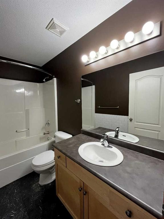 260 Sierra Drive Sw, Medicine Hat, AB - Indoor Photo Showing Bathroom