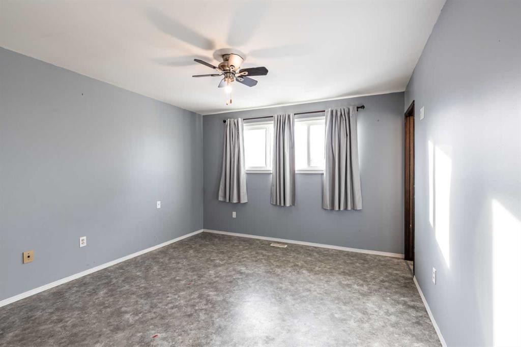 1321 19 Street Se, Medicine Hat, AB - Indoor Photo Showing Other Room