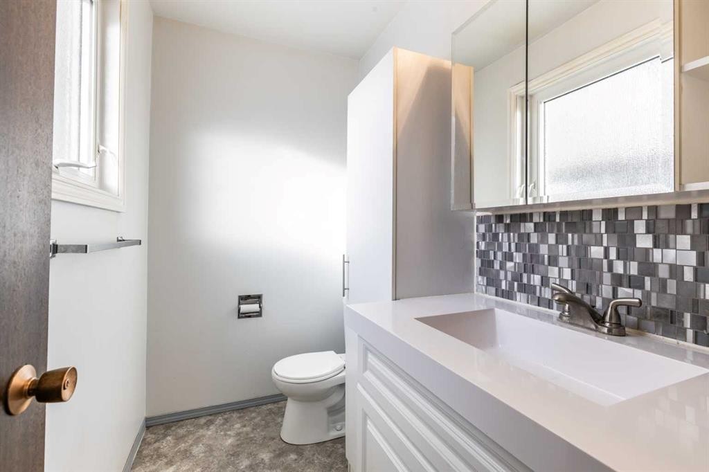 1321 19 Street Se, Medicine Hat, AB - Indoor Photo Showing Bathroom