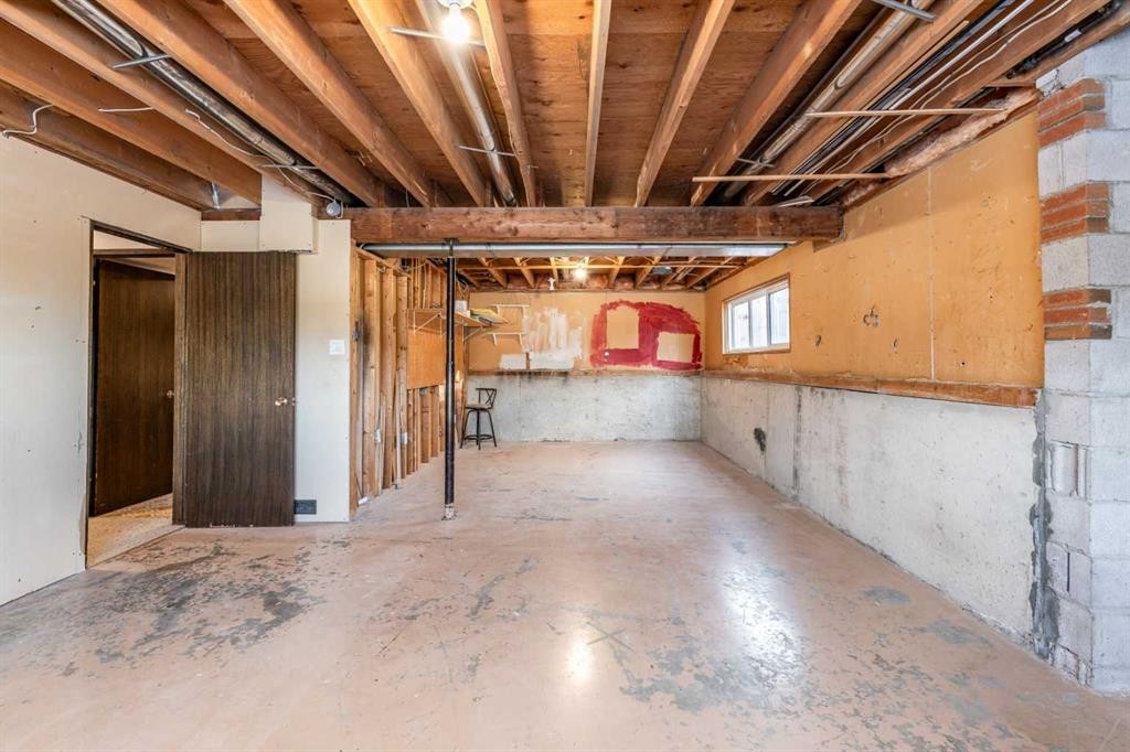 1321 19 Street Se, Medicine Hat, AB - Indoor Photo Showing Basement