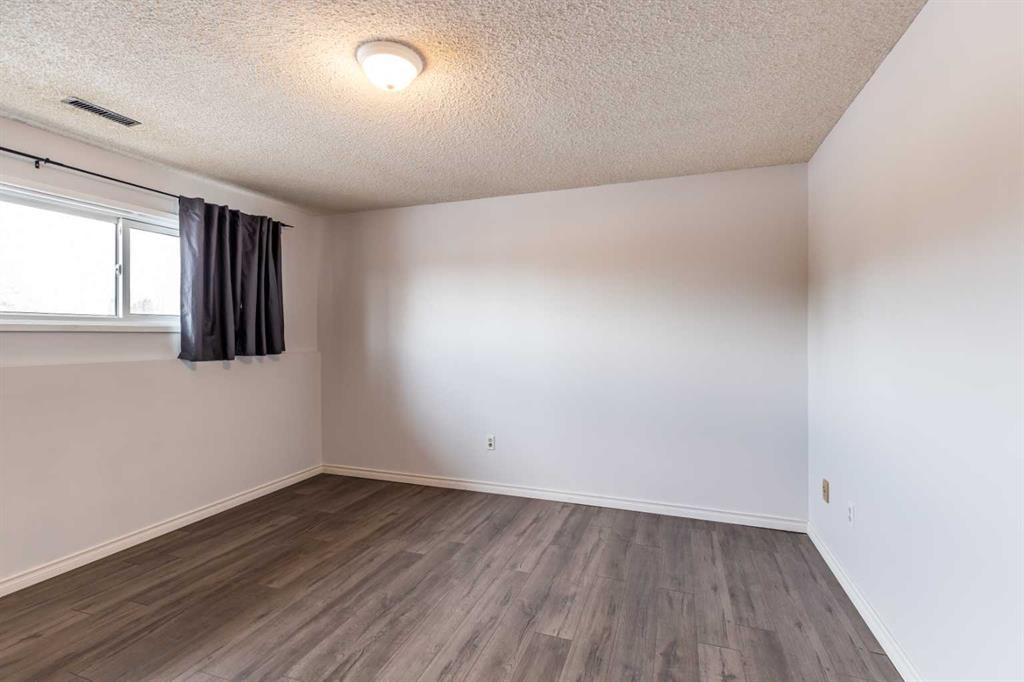 1321 19 Street Se, Medicine Hat, AB - Indoor Photo Showing Other Room